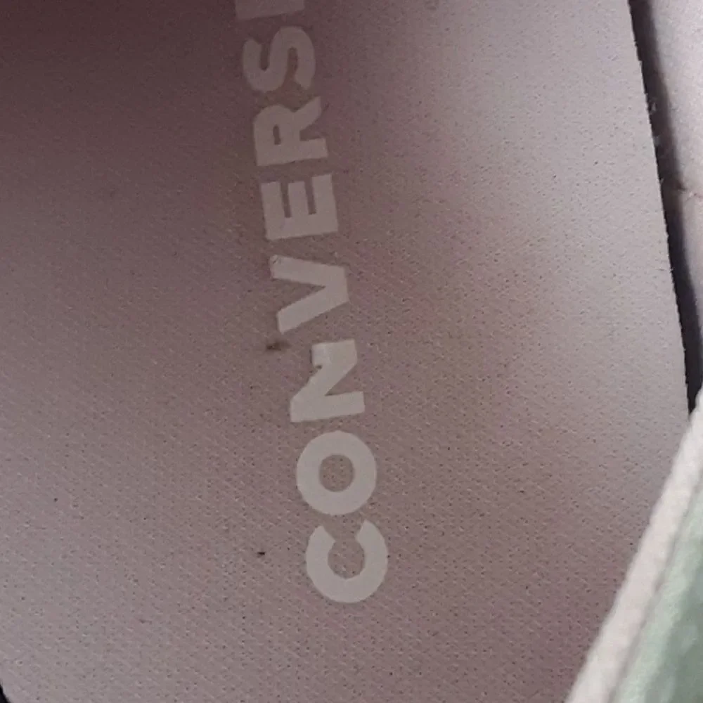 Converse Junior Big Girl Sneaker size 6
